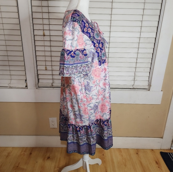 Noracora Women's Floral Shift Dress - Picture 7 of 11